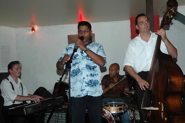 min 2006 10 03 latino 093